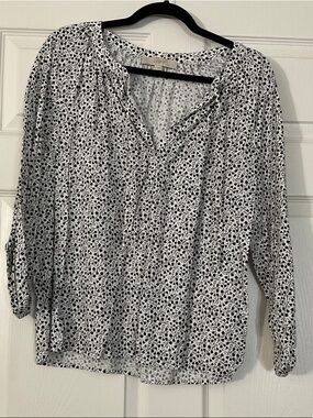LOFT Black & White Floral V-Neck Blouse
